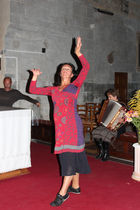 Danseuse d'Alea Citta dans le choeur de l'église de Mazières